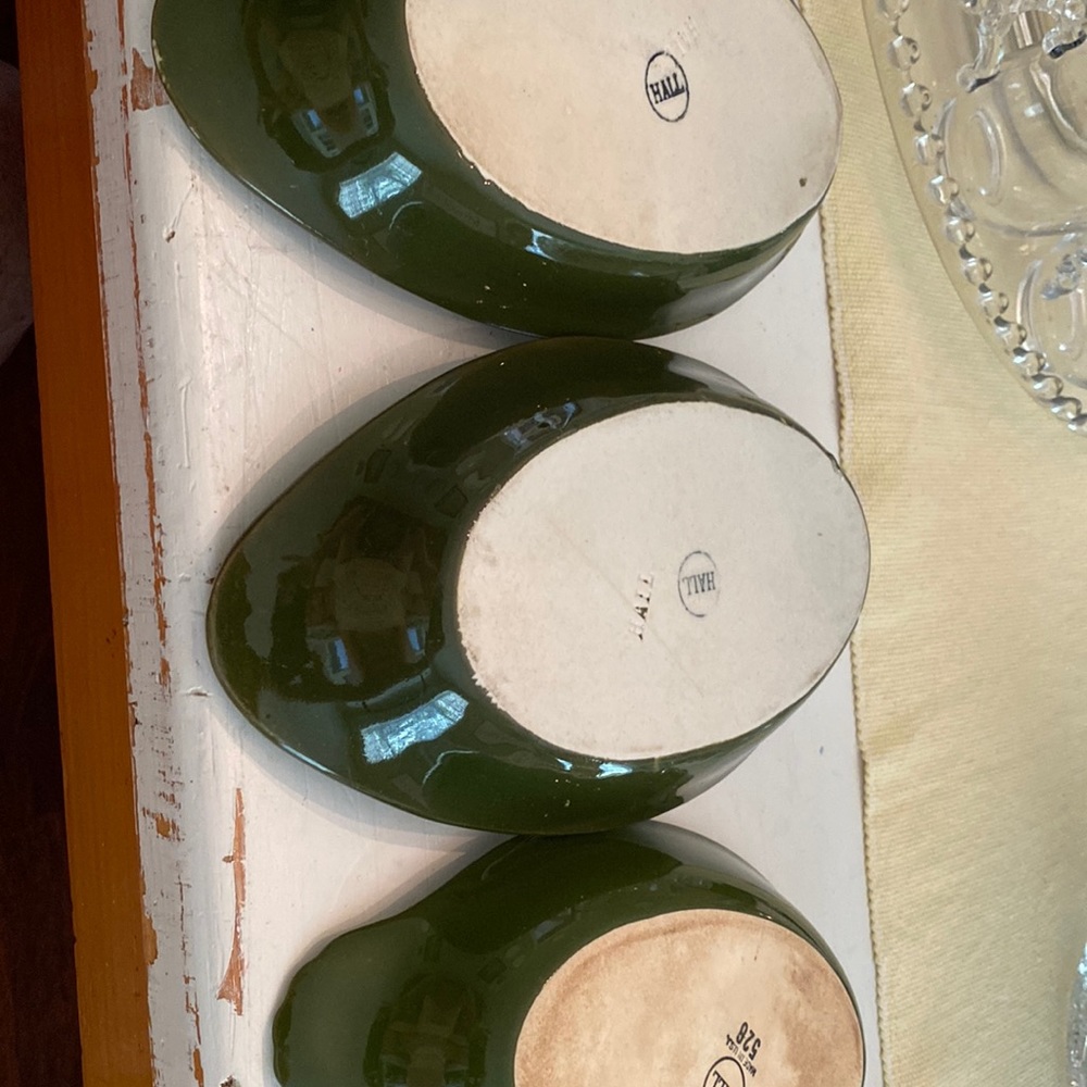 Hall dishes dark green? 3. Large